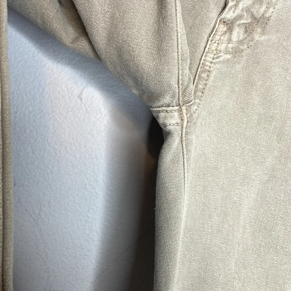 MOTHER | The Insider Ankle Frey Jeans in Chalk It Up - Picture 5 of 10